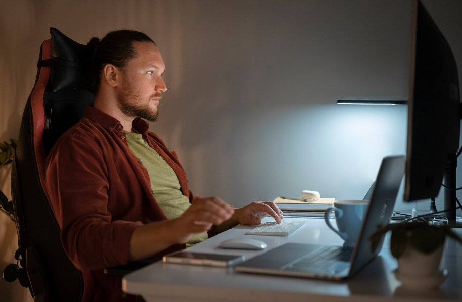 Adana’da E-Ticaret Siteleri ile Dijital Dönüşüm Sürecini Yönetme